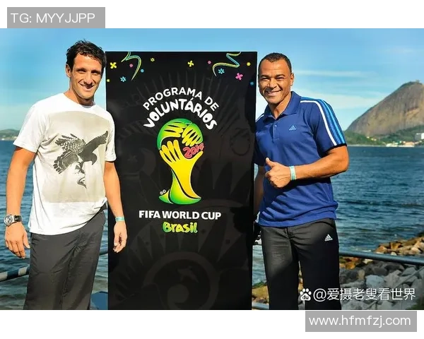 《当足球迷遇上球星 梦想与现实交织的绿茵传奇》